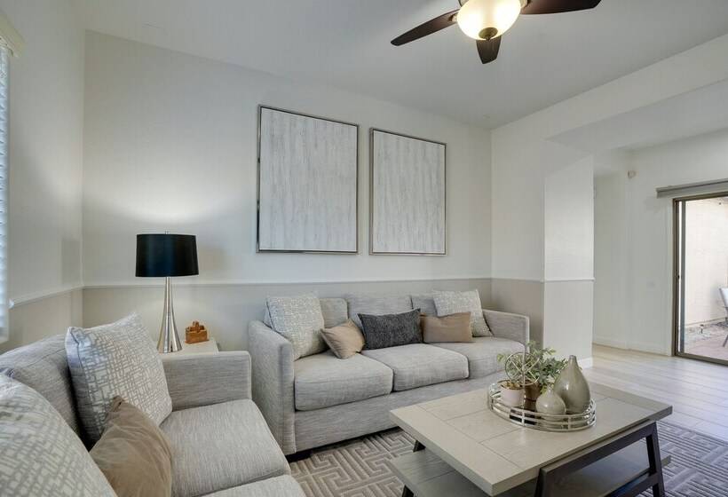 Bright Goodyear Home: Community Pool, Hot Tub