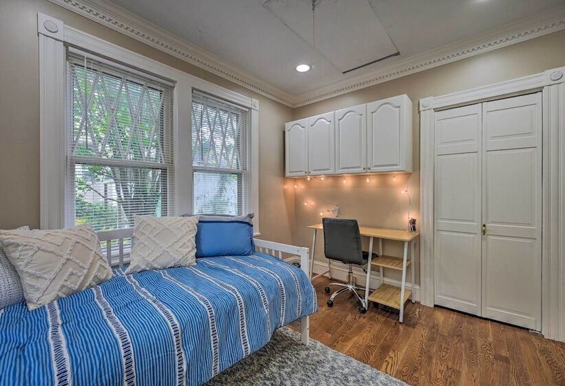 Bright Greensboro Escape ~ 1 Mi To Downtown