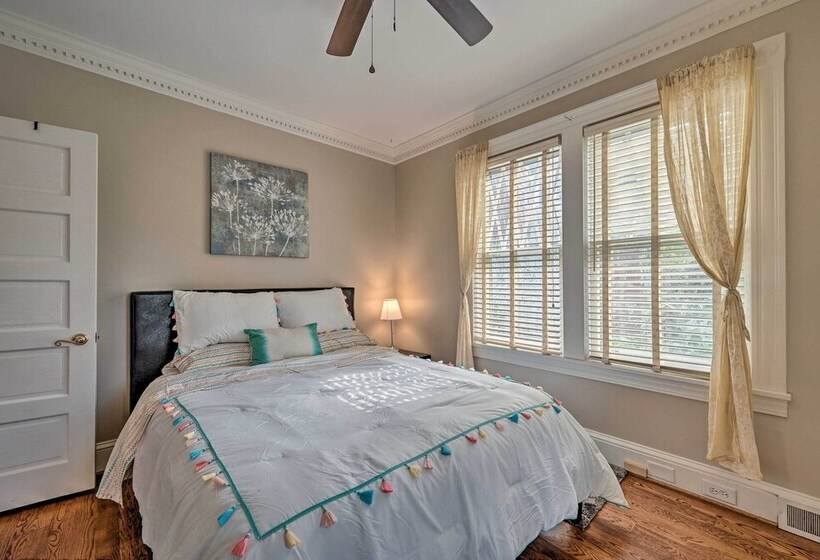 Bright Greensboro Escape ~ 1 Mi To Downtown