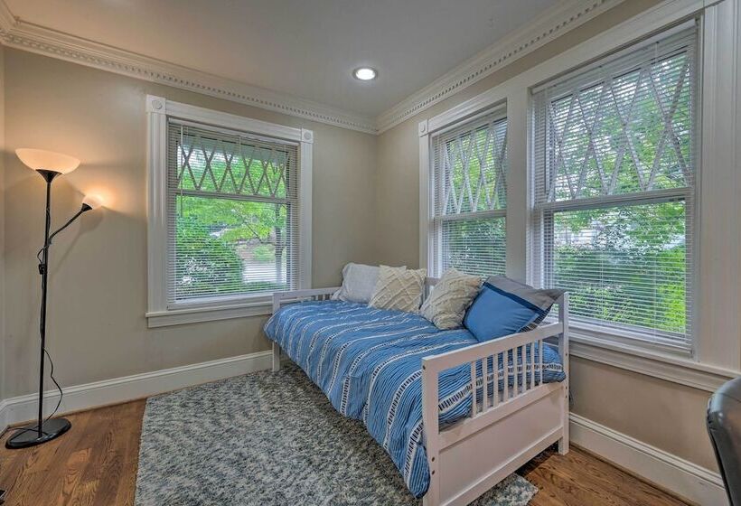 Bright Greensboro Escape ~ 1 Mi To Downtown