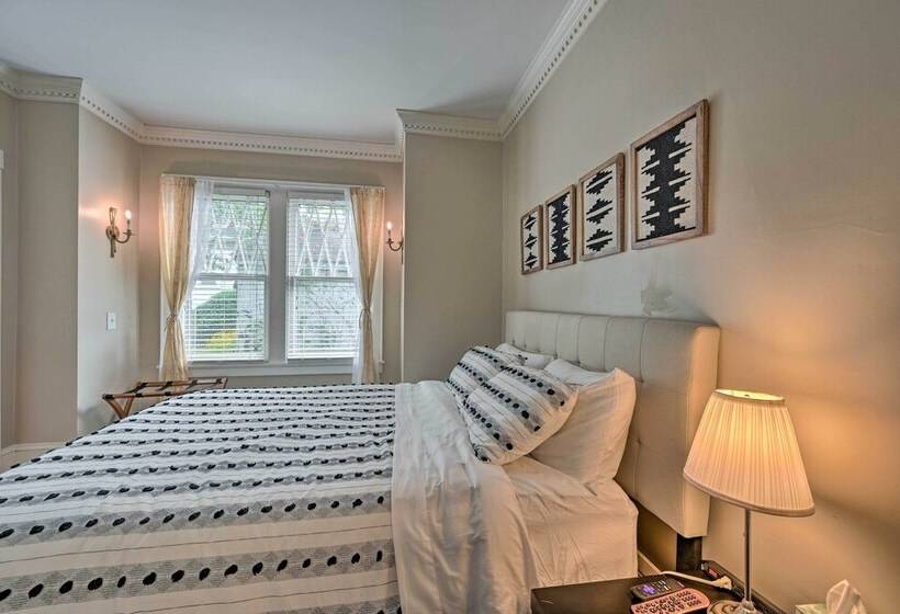 Bright Greensboro Escape ~ 1 Mi To Downtown