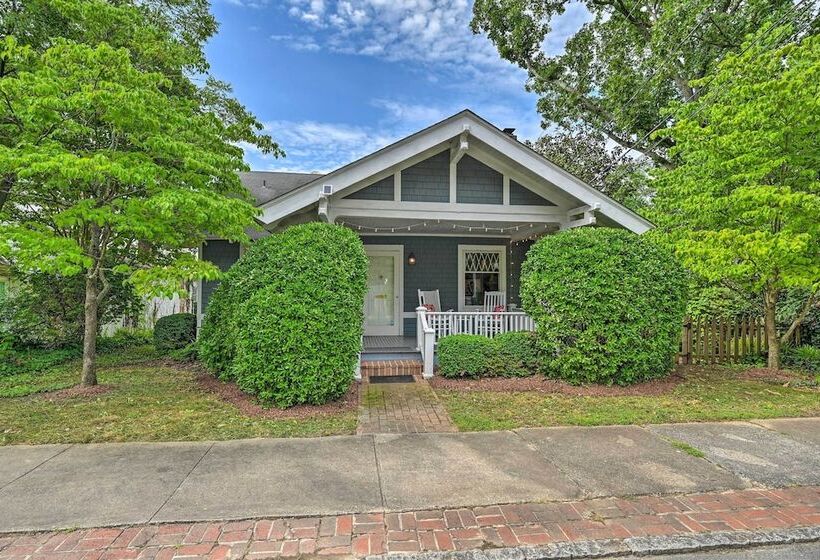 Bright Greensboro Escape ~ 1 Mi To Downtown