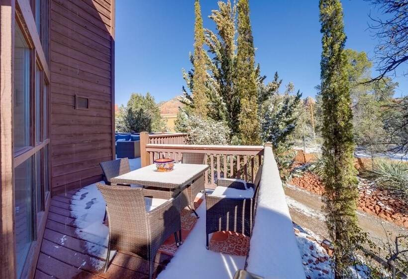 Bright Sedona Home W/ Deck & Mountain Views!