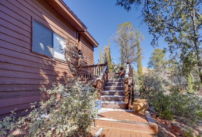 Bright Sedona Home W/ Deck & Mountain Views!