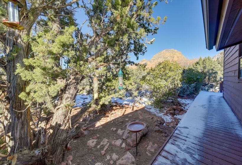 Bright Sedona Home W/ Deck & Mountain Views!