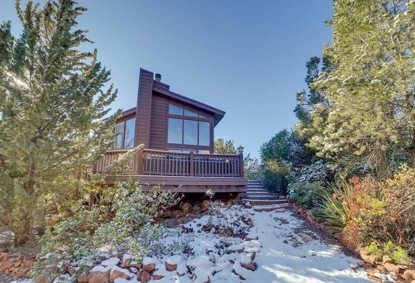 Bright Sedona Home W/ Deck & Mountain Views!