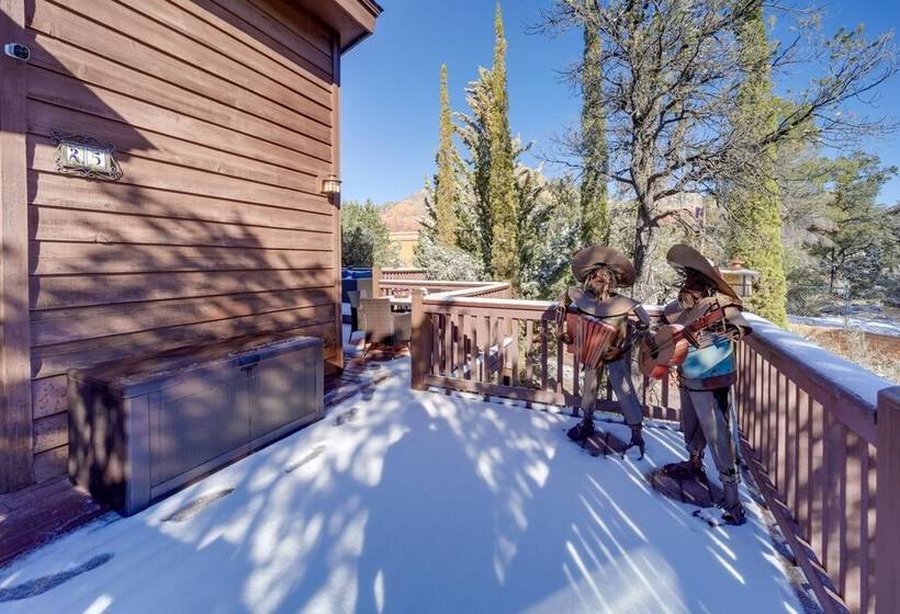 Bright Sedona Home W/ Deck & Mountain Views!