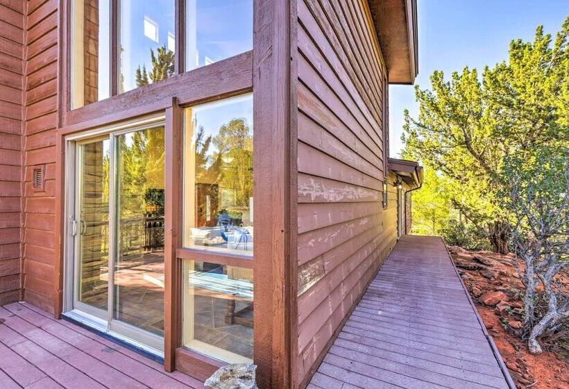 Bright Sedona Home W/ Deck & Mountain Views!