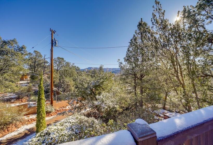Bright Sedona Home W/ Deck & Mountain Views!