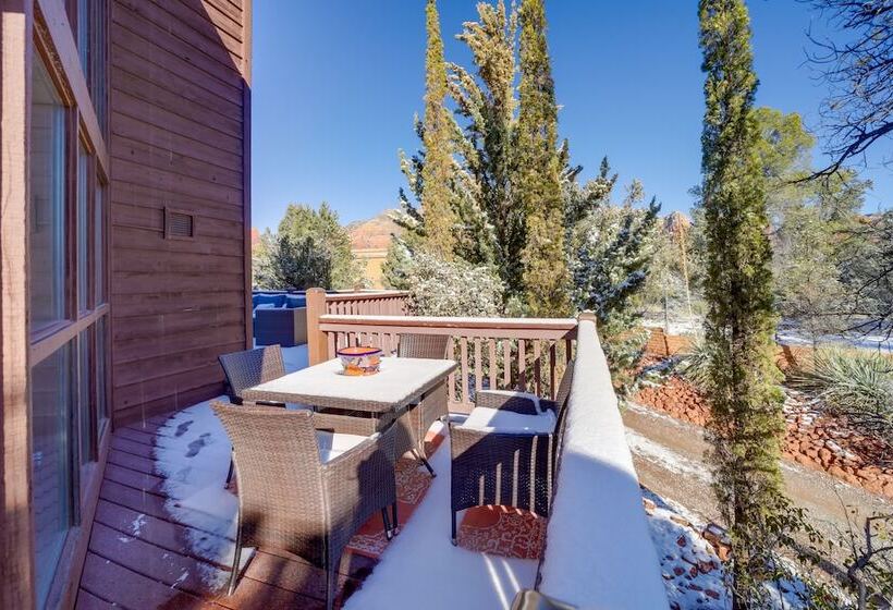 Bright Sedona Home W/ Deck & Mountain Views!