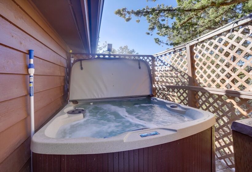 Bright Sedona Home W/ Deck & Mountain Views!