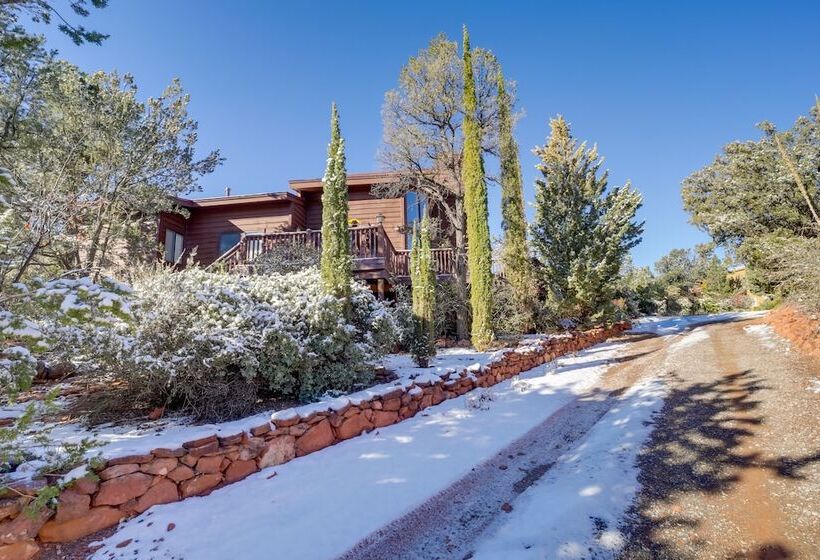 Bright Sedona Home W/ Deck & Mountain Views!