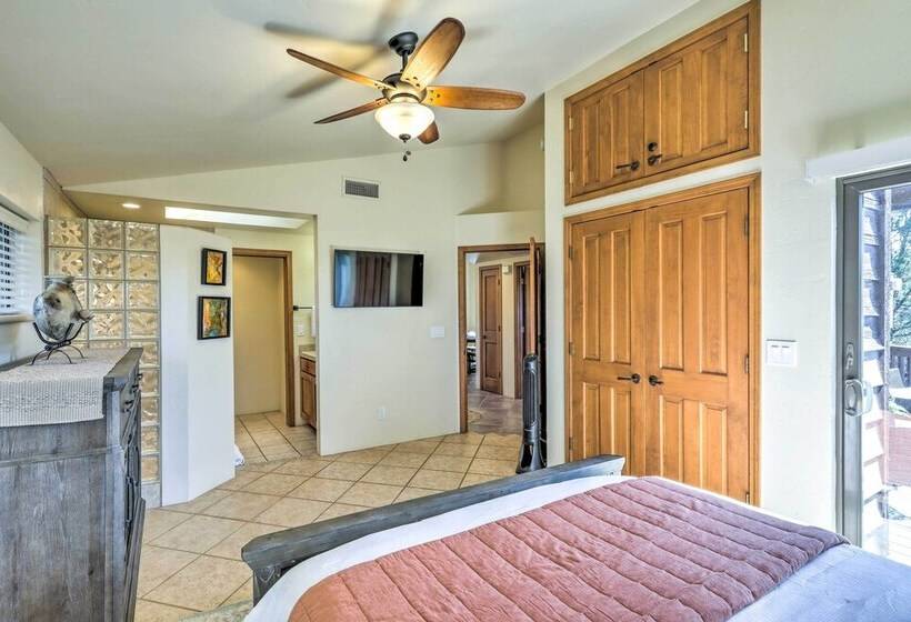 Bright Sedona Home W/ Deck & Mountain Views!