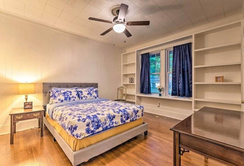 1 Mi To Bathhouse Row: Bright Hot Springs Home!