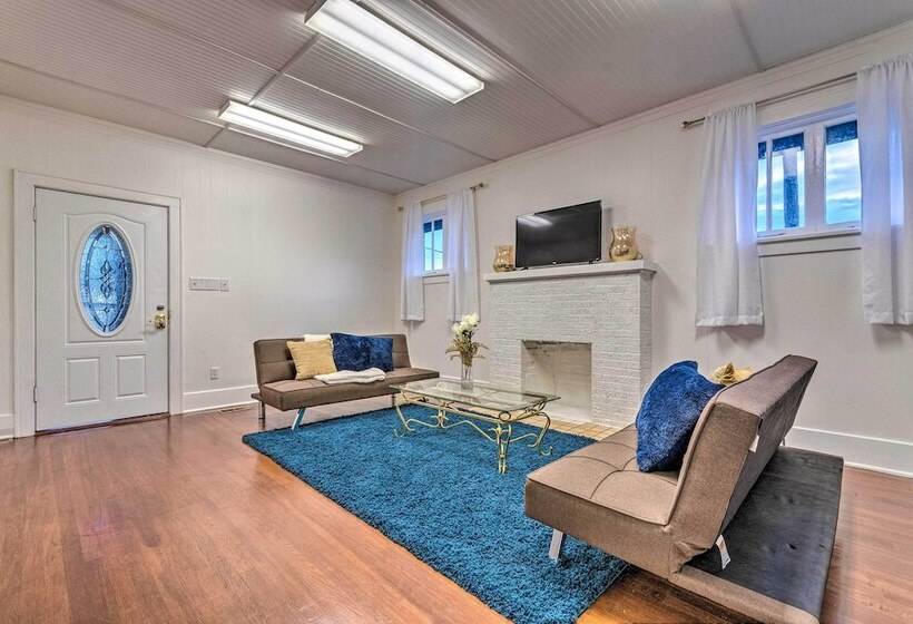 1 Mi To Bathhouse Row: Bright Hot Springs Home!