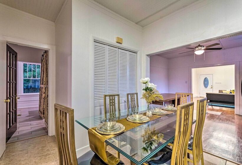 1 Mi To Bathhouse Row: Bright Hot Springs Home!