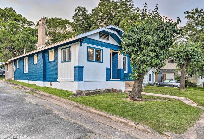 1 Mi To Bathhouse Row: Bright Hot Springs Home!