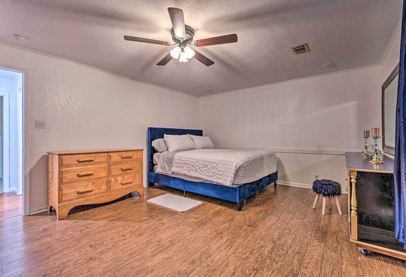 1 Mi To Bathhouse Row: Bright Hot Springs Home!