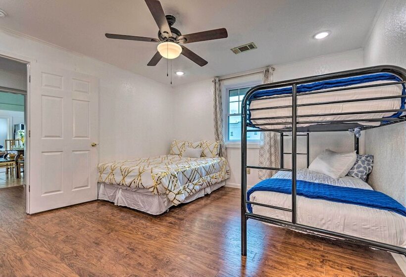 1 Mi To Bathhouse Row: Bright Hot Springs Home!