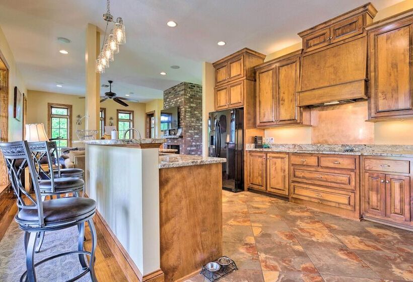 Bright Waveland Home   Walk To Beach Access!