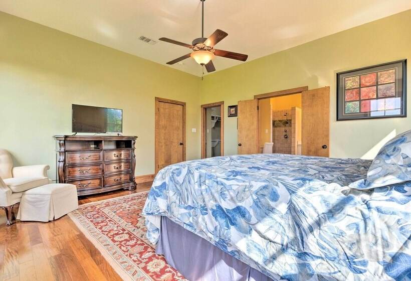 Bright Waveland Home   Walk To Beach Access!