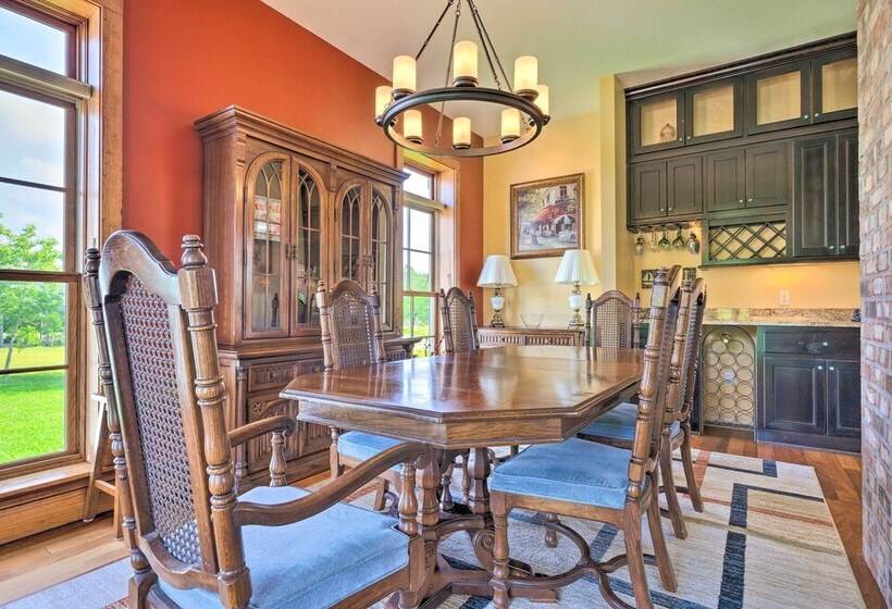 Bright Waveland Home   Walk To Beach Access!