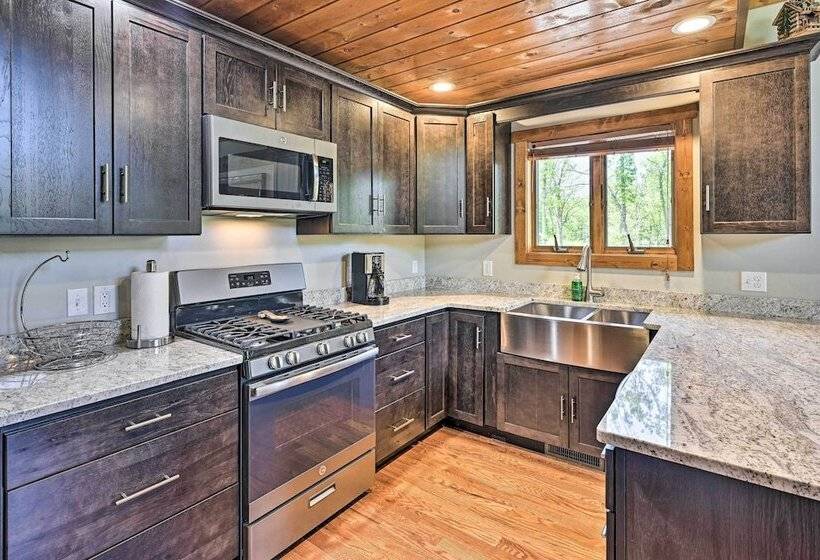 Cabin 1 Mi To Sand Valley, 1 Block To Beach