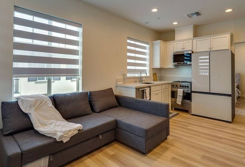 California Midterm Rental With Fenced Yard!