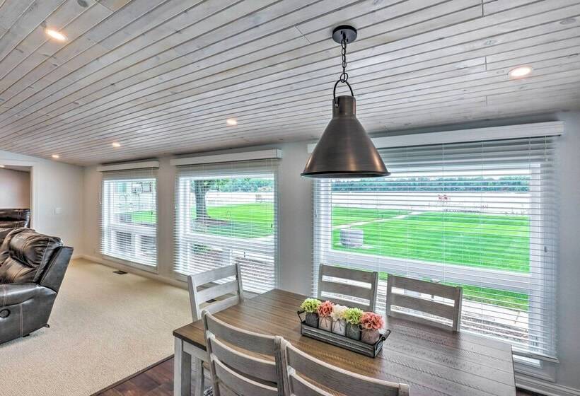 Cascade Lakefront Home: Boat Dock, Fire Pit!