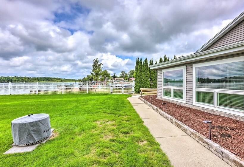 Cascade Lakefront Home: Boat Dock, Fire Pit!