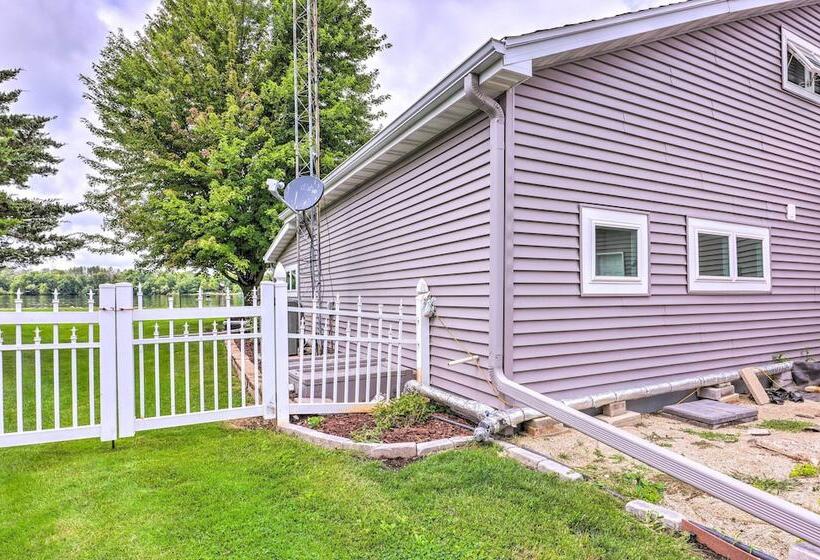 Cascade Lakefront Home: Boat Dock, Fire Pit!