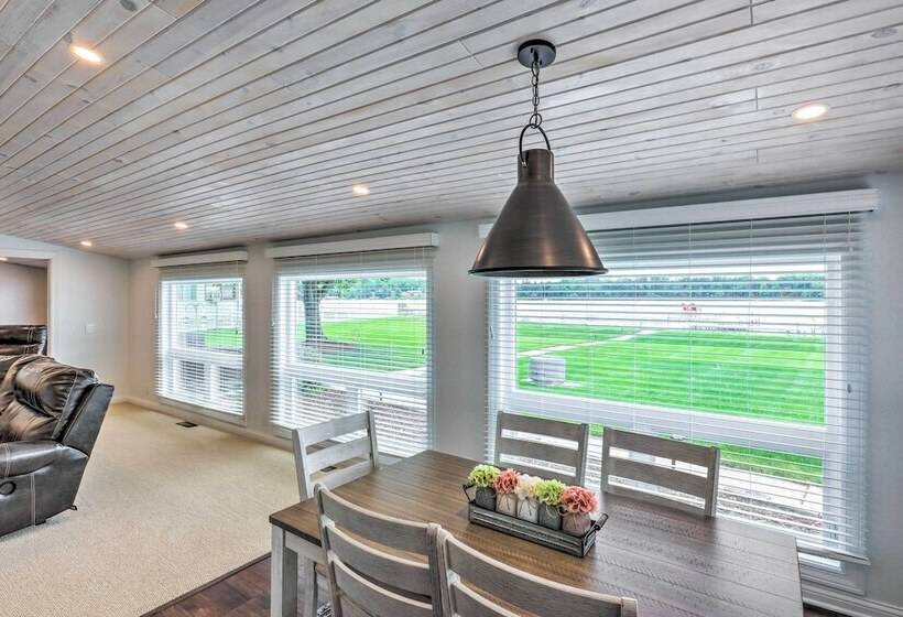 Cascade Lakefront Home: Boat Dock, Fire Pit!