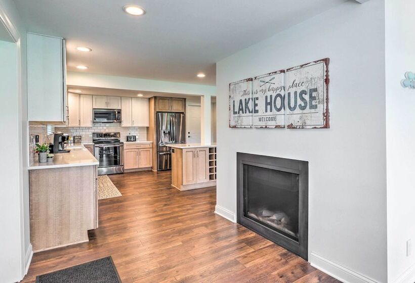 Cascade Lakefront Home: Boat Dock, Fire Pit!