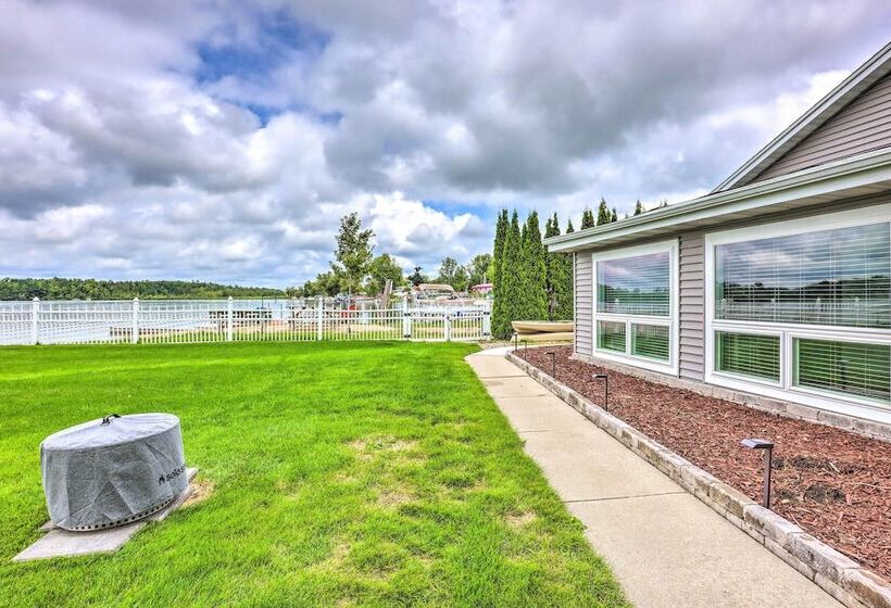 Cascade Lakefront Home: Boat Dock, Fire Pit!