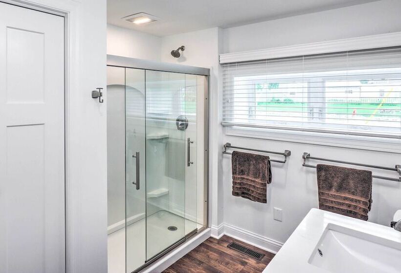 Cascade Lakefront Home: Boat Dock, Fire Pit!