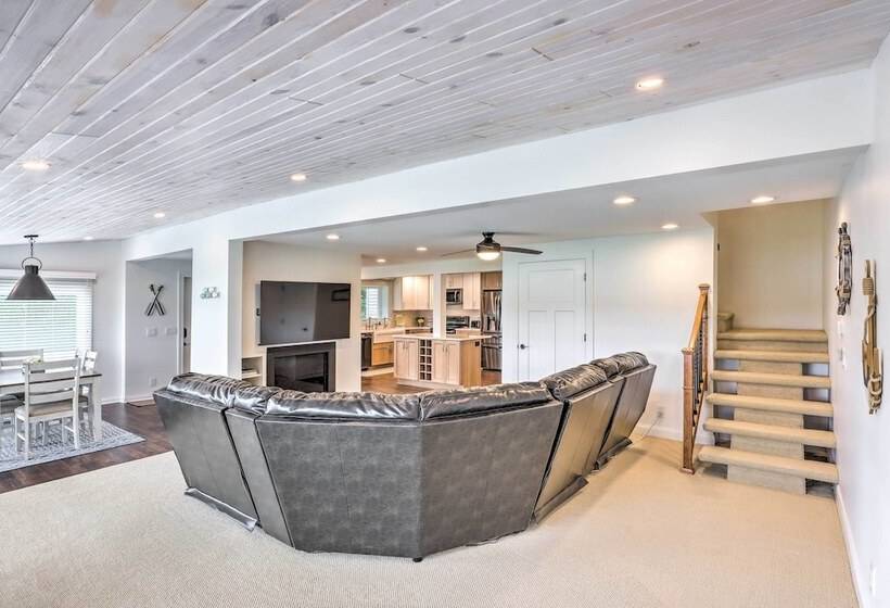 Cascade Lakefront Home: Boat Dock, Fire Pit!