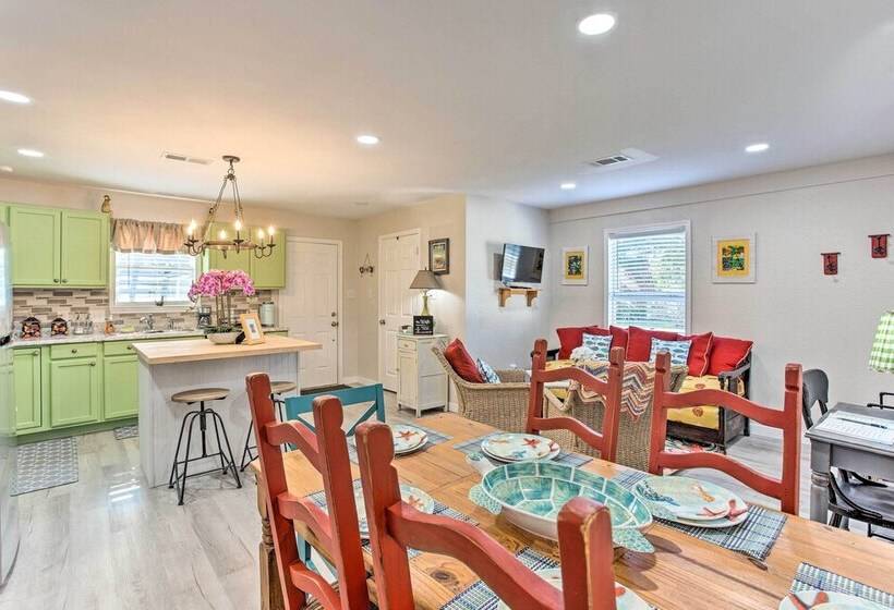 Walk To Cedar Creek Reservoir: Home W/ Fire Pit!