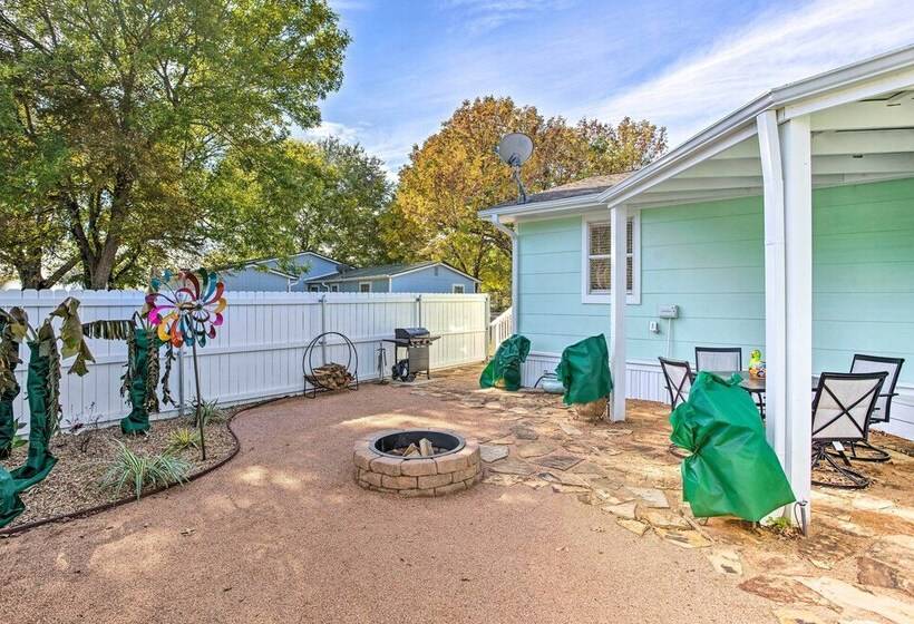 Walk To Cedar Creek Reservoir: Home W/ Fire Pit!