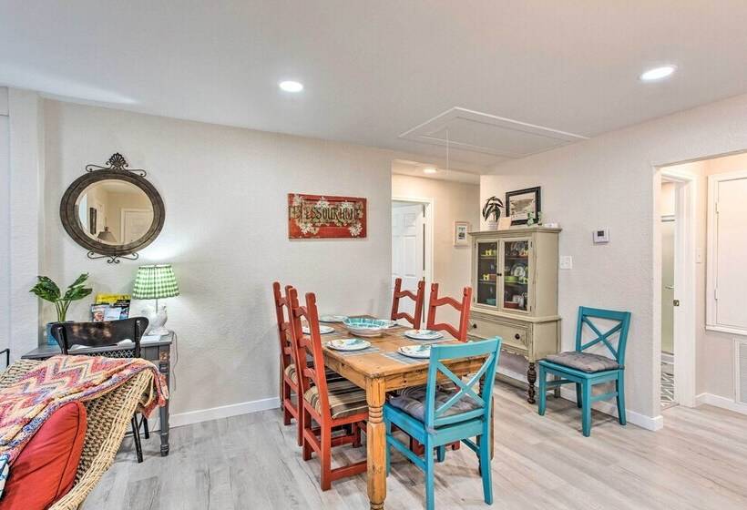 Walk To Cedar Creek Reservoir: Home W/ Fire Pit!