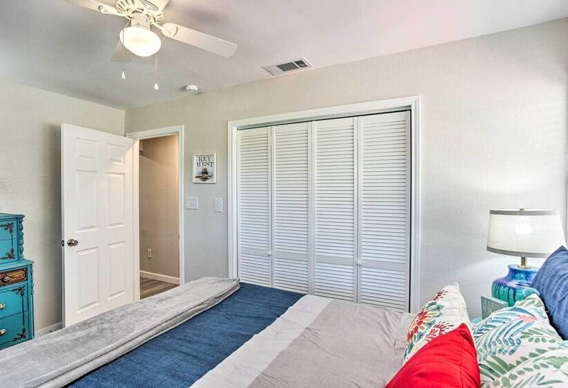 Walk To Cedar Creek Reservoir: Home W/ Fire Pit!