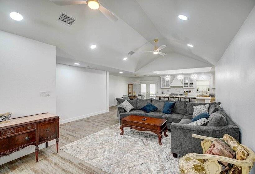 Centrally Located Eagle Pass Home W/ Pool!