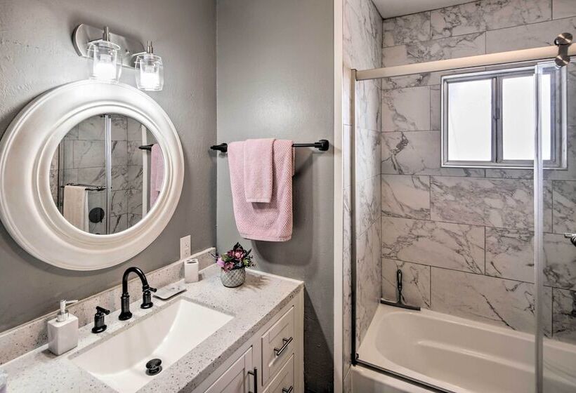 Centrally Located Gem With Laughlin Strip Views!