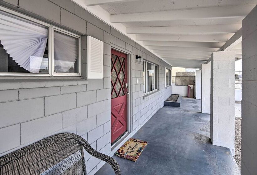 Centrally Located Gem With Laughlin Strip Views!