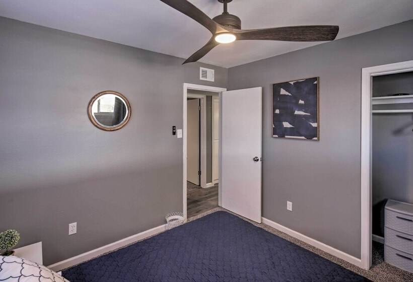 Centrally Located Gem With Laughlin Strip Views!