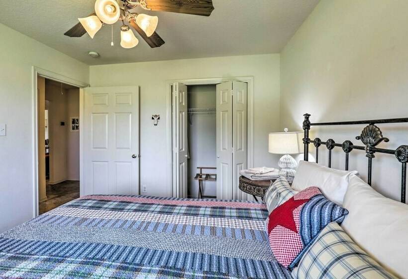 Charming Cameron Farm Retreat ~ 41 Mi To Tamu