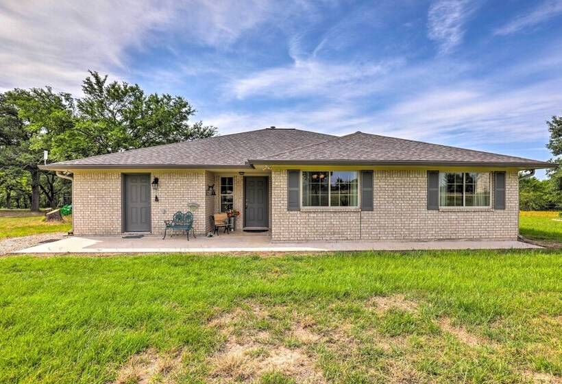 Charming Cameron Farm Retreat ~ 41 Mi To Tamu
