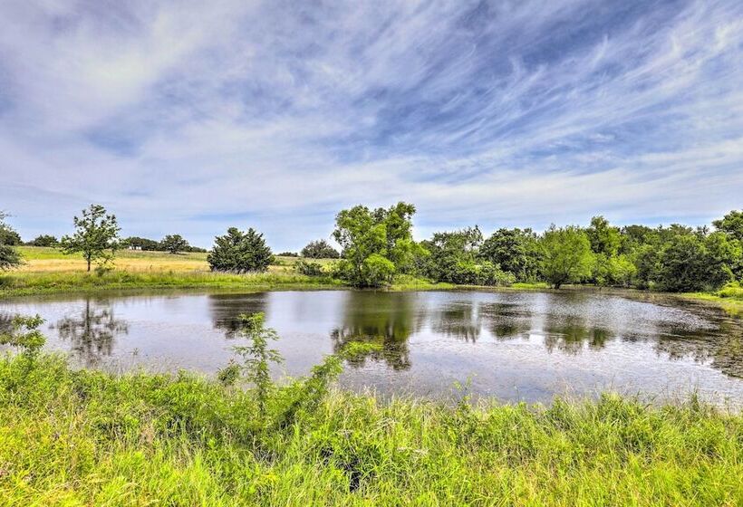 Charming Cameron Farm Retreat ~ 41 Mi To Tamu