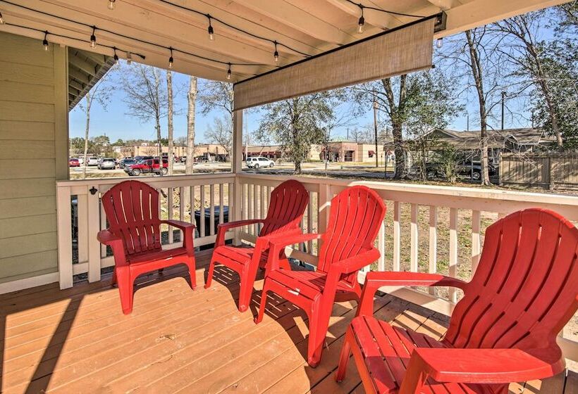 Charming Country Cottage, Walk To Main Street!