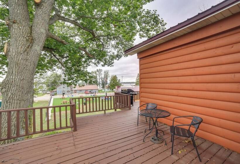 Charming Curtis House: Large Deck W/ Lake View!