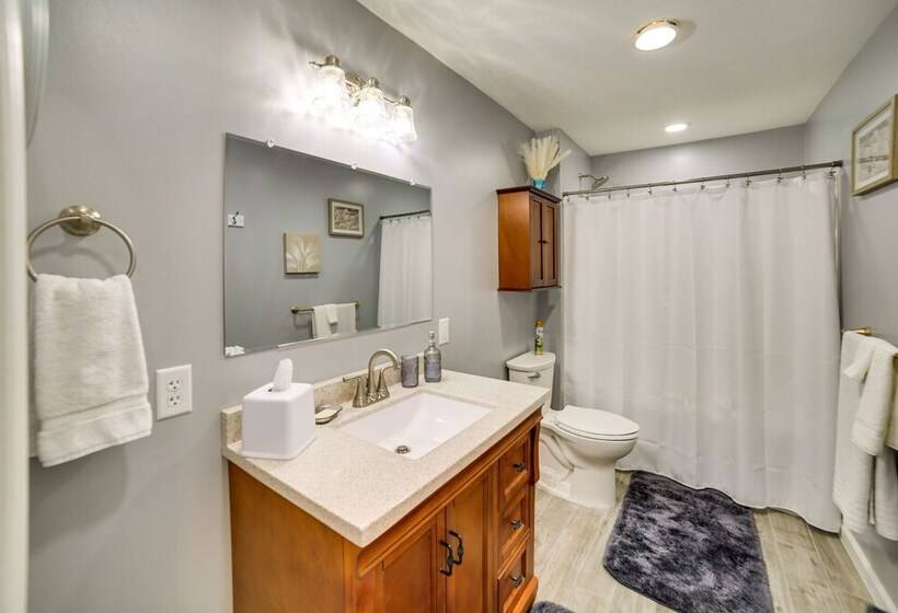 Charming Curtis House: Large Deck W/ Lake View!